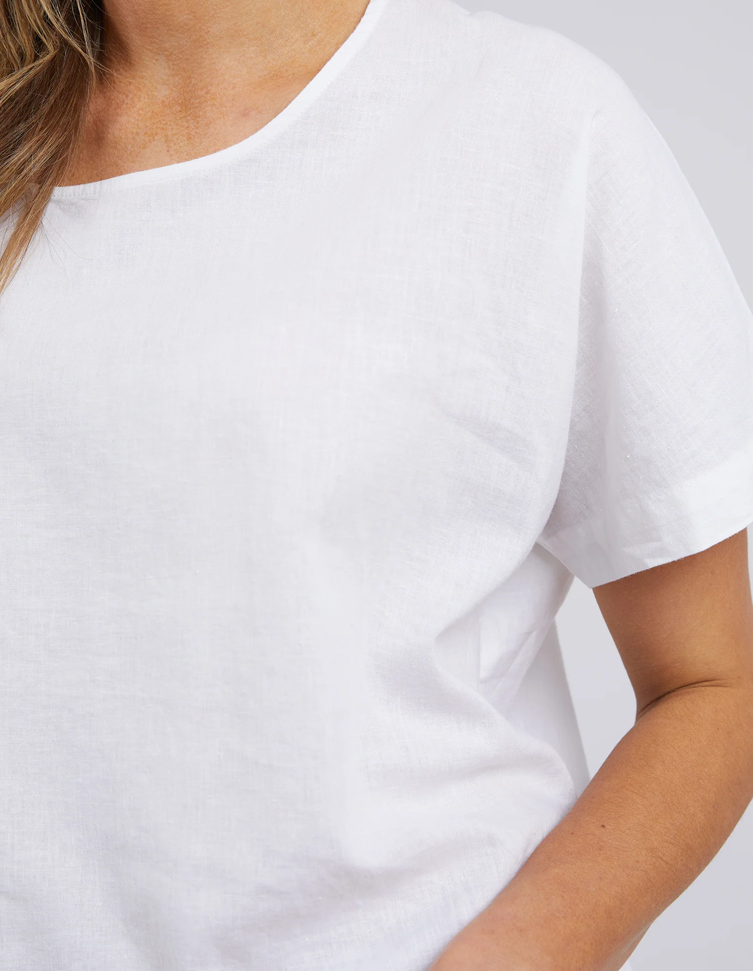 Elm Curtis Woven Tee - White - Image 2