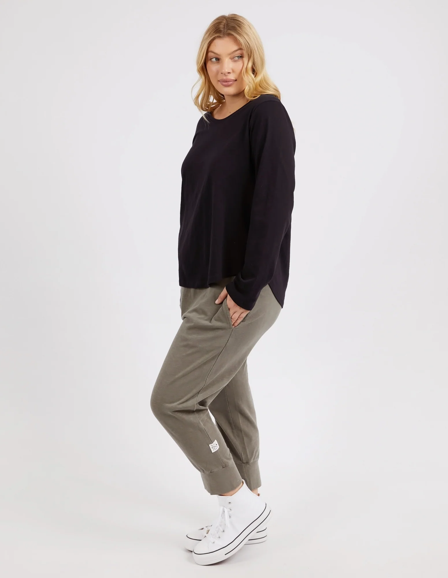 Elm Everyday L/S Tee - Black - Image 9
