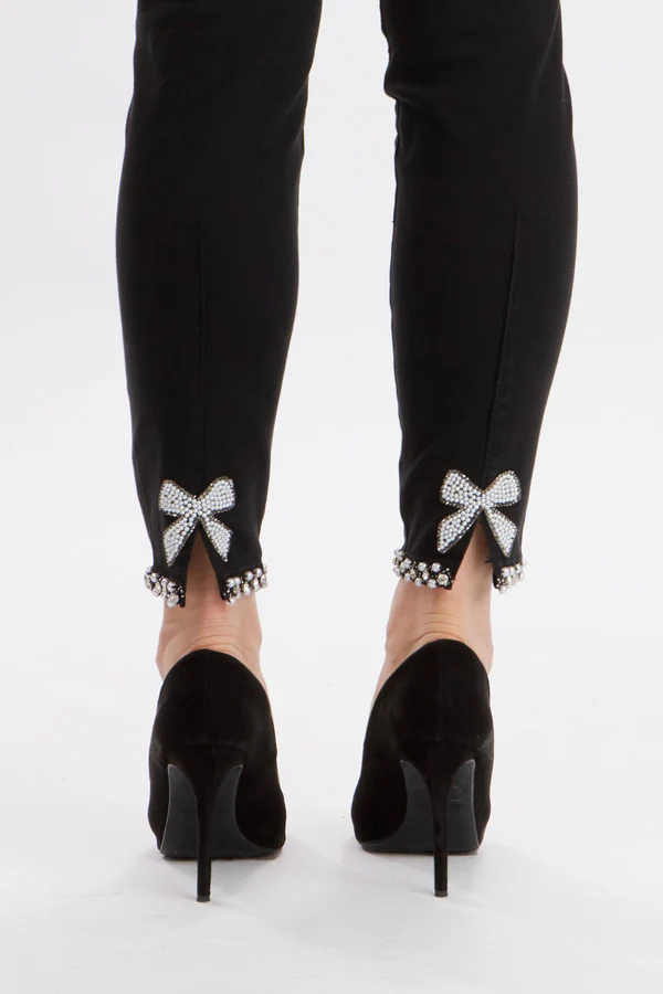 Frank Lyman Black Pearl Bow Jeans 7/8 - Image 2