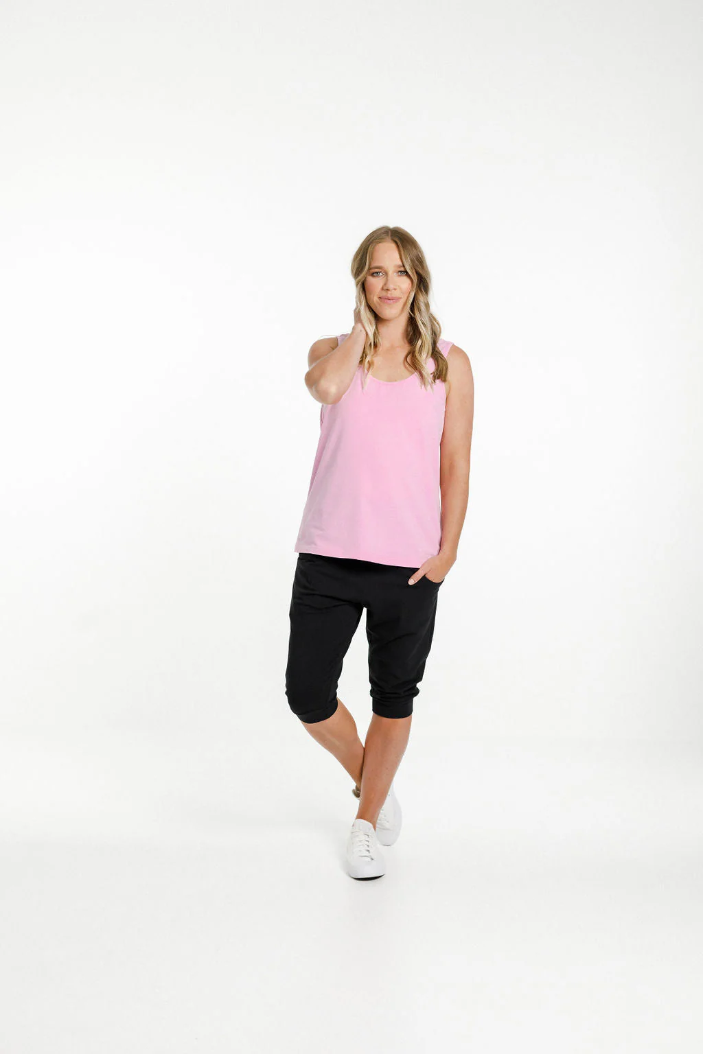 Home Lee 3/4 Apartment Pants Black with Pink Bloom - Image 4