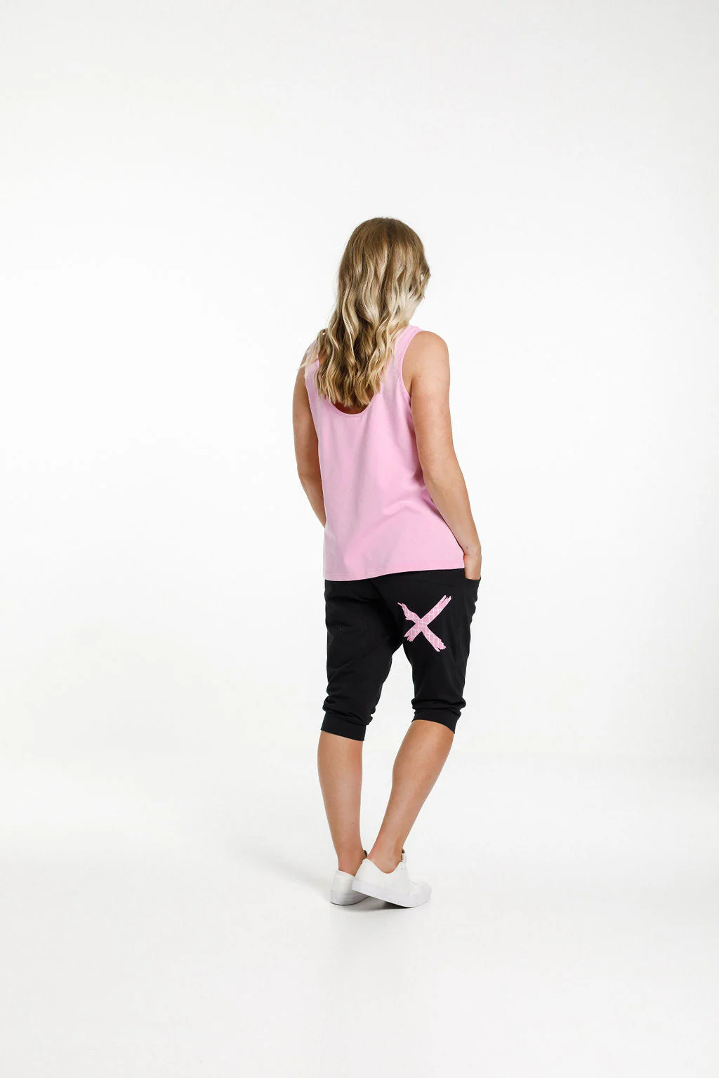 Home Lee 3/4 Apartment Pants Black with Pink Bloom - Image 5