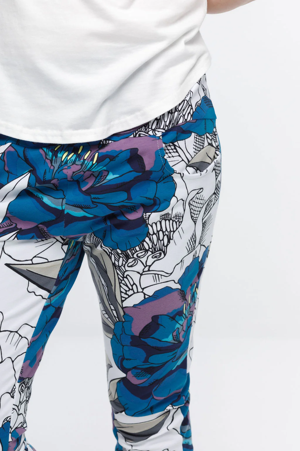 Home Lee Apartment Pants-Blue /White Peonie Print - Image 2