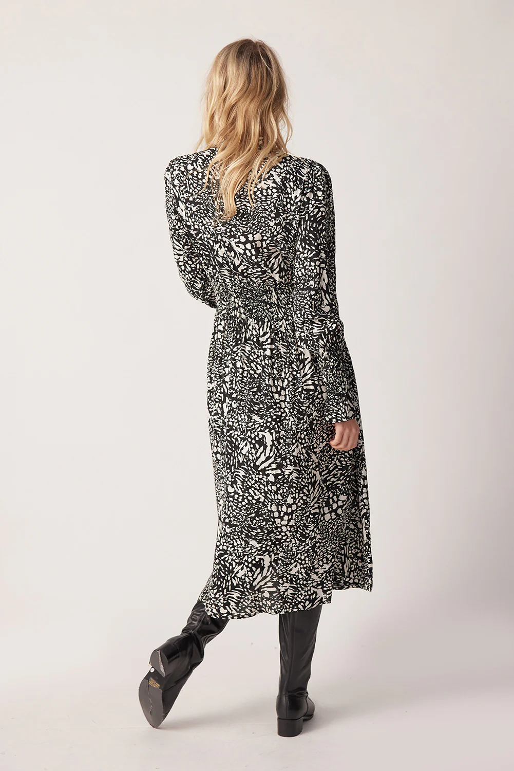 Lemon Tree Esme Lined Dress - Black Print - Image 2