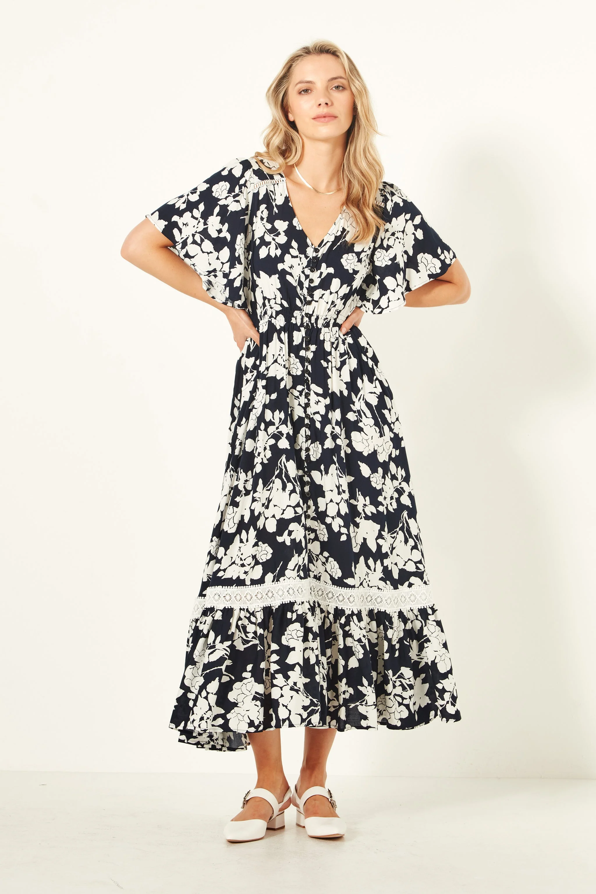 Lemon Tree Jolander Dress Navy Floral - Image 4