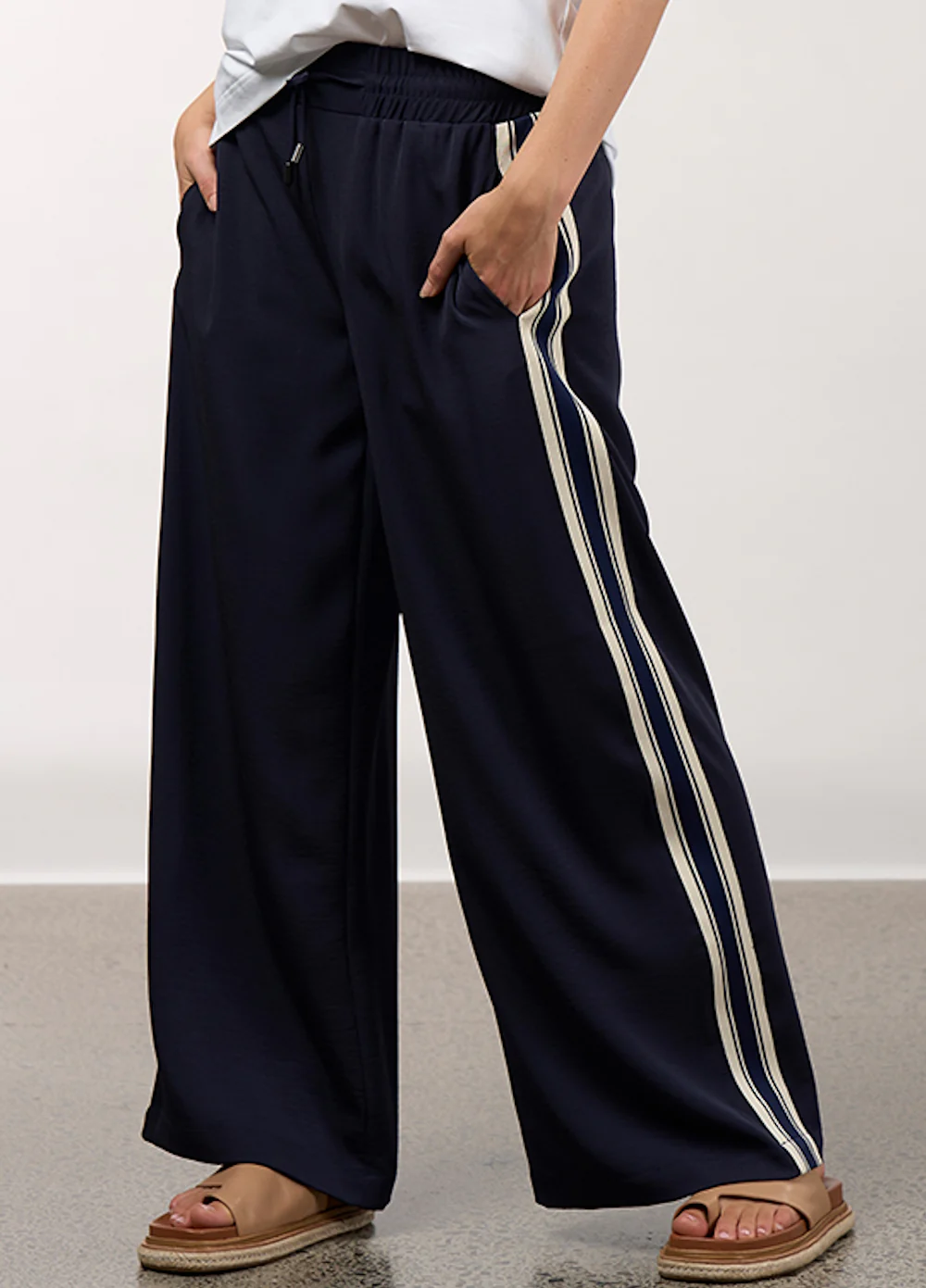 Madly Sweetly Linear Pant - Navy