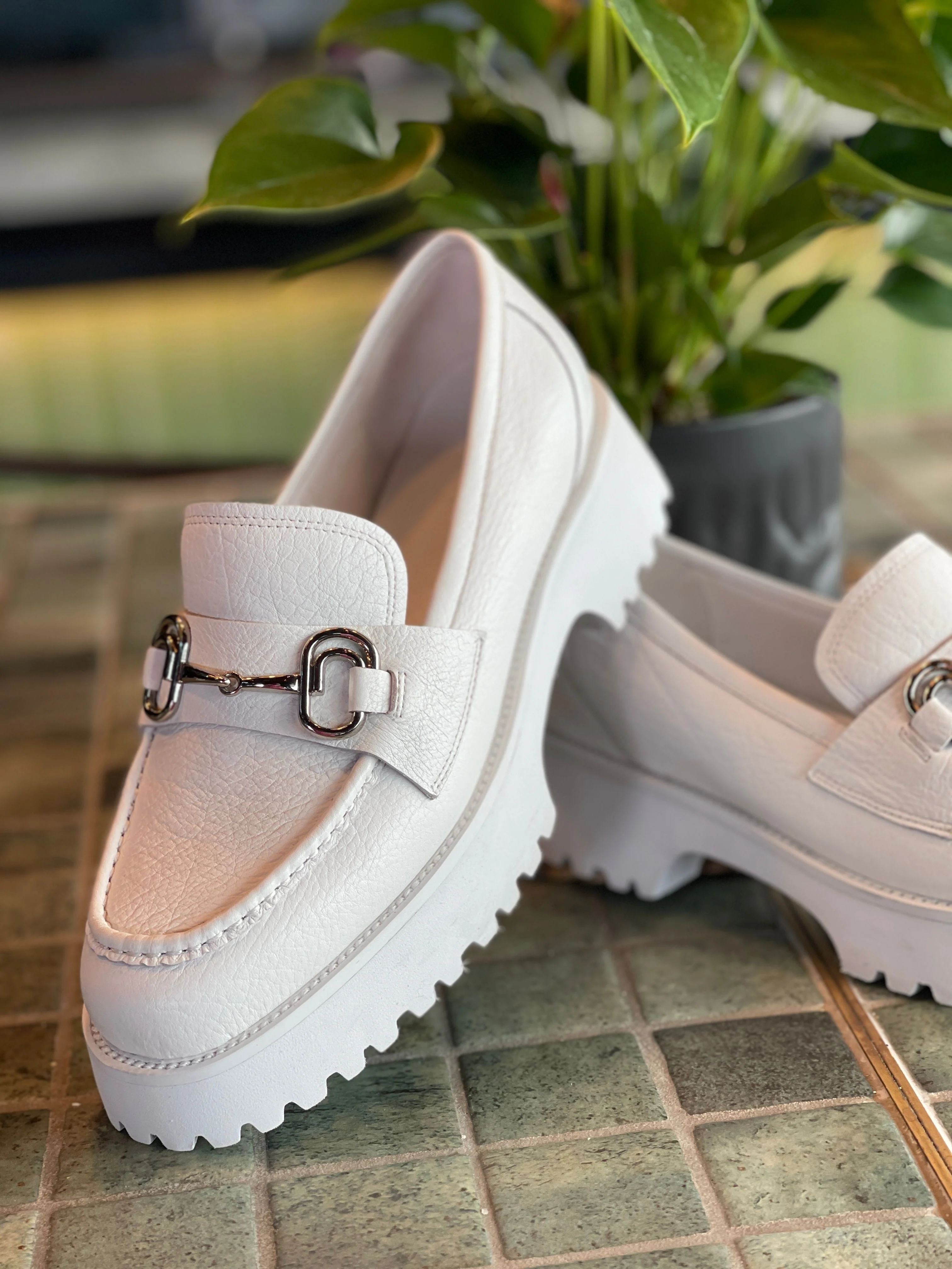 Minx Bite Marks - White/ Silver Trim -White Heel - Image 3