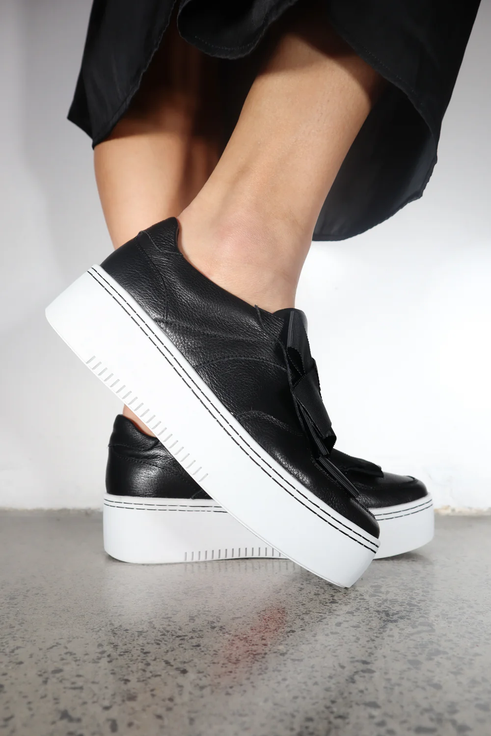 Minx Yoko - Black - Image 3