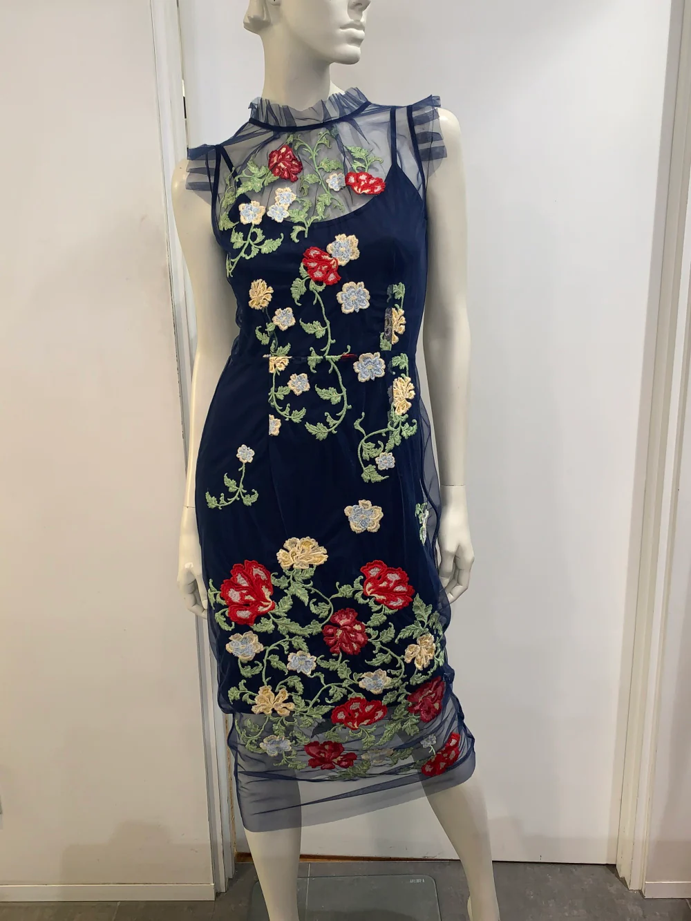 Moss & Spy Applique Dress