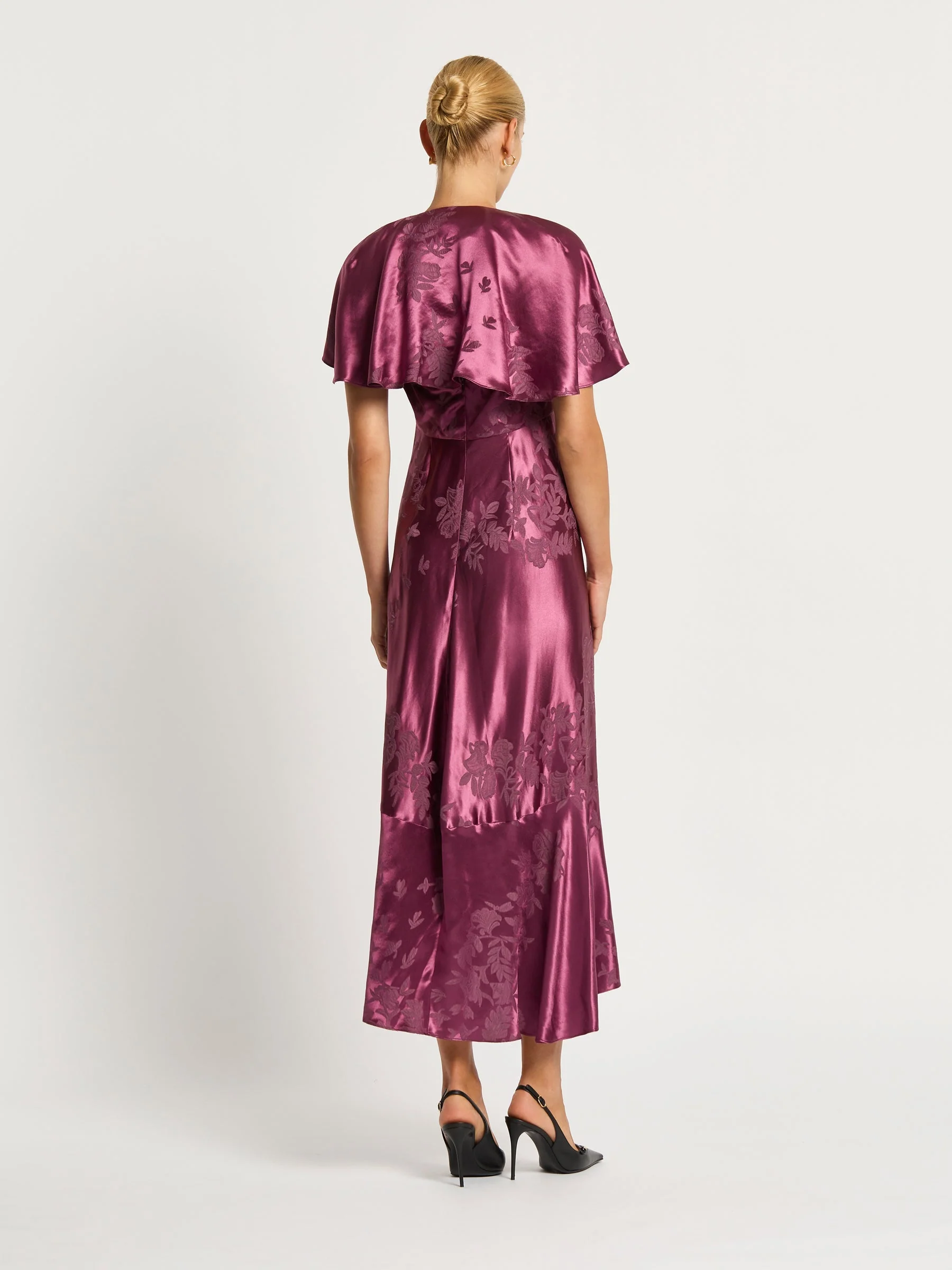 Moss & Spy Primrose V-Neck Dress - Image 5