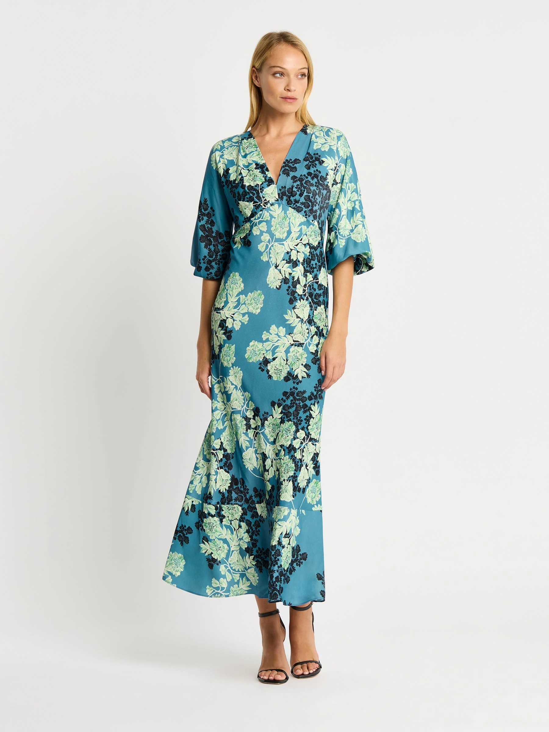 Moss & Spy Serenity V-Neck Dress - Image 4