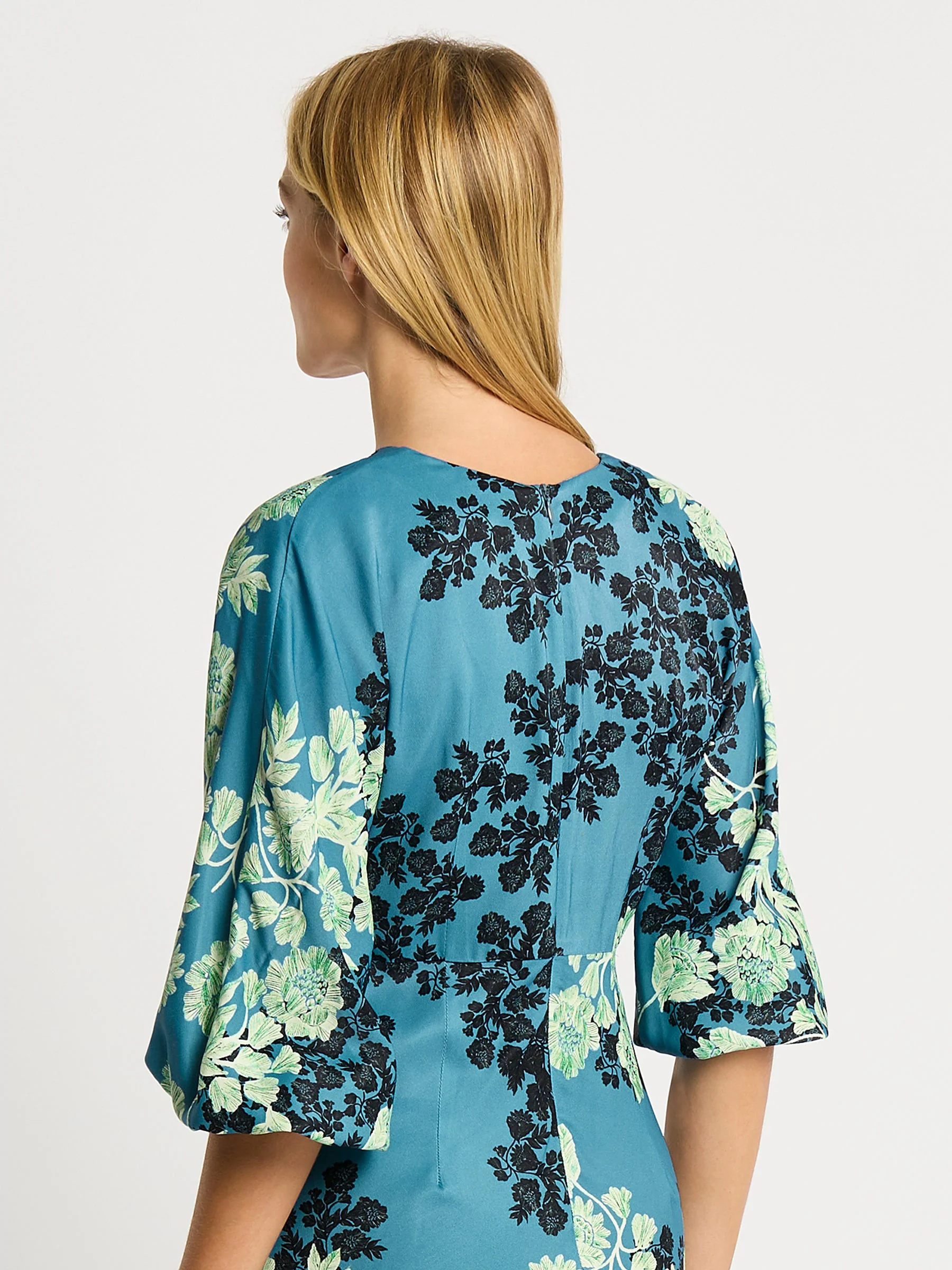 Moss & Spy Serenity V-Neck Dress - Image 6
