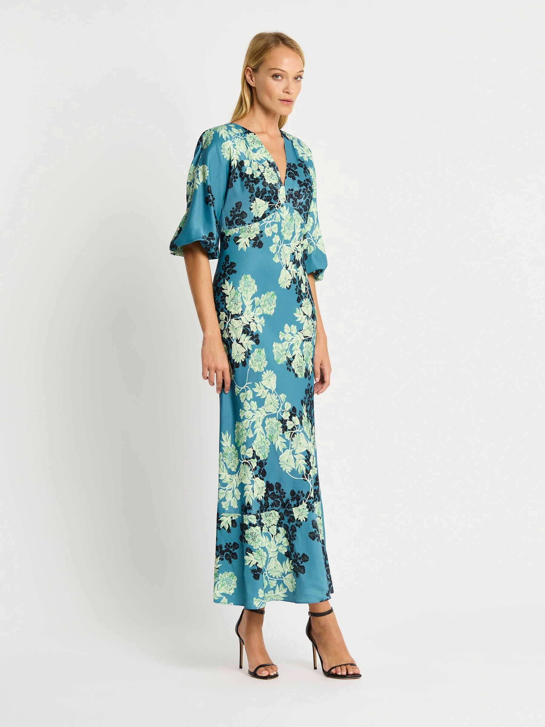 Moss & Spy Serenity V-Neck Dress - Image 7