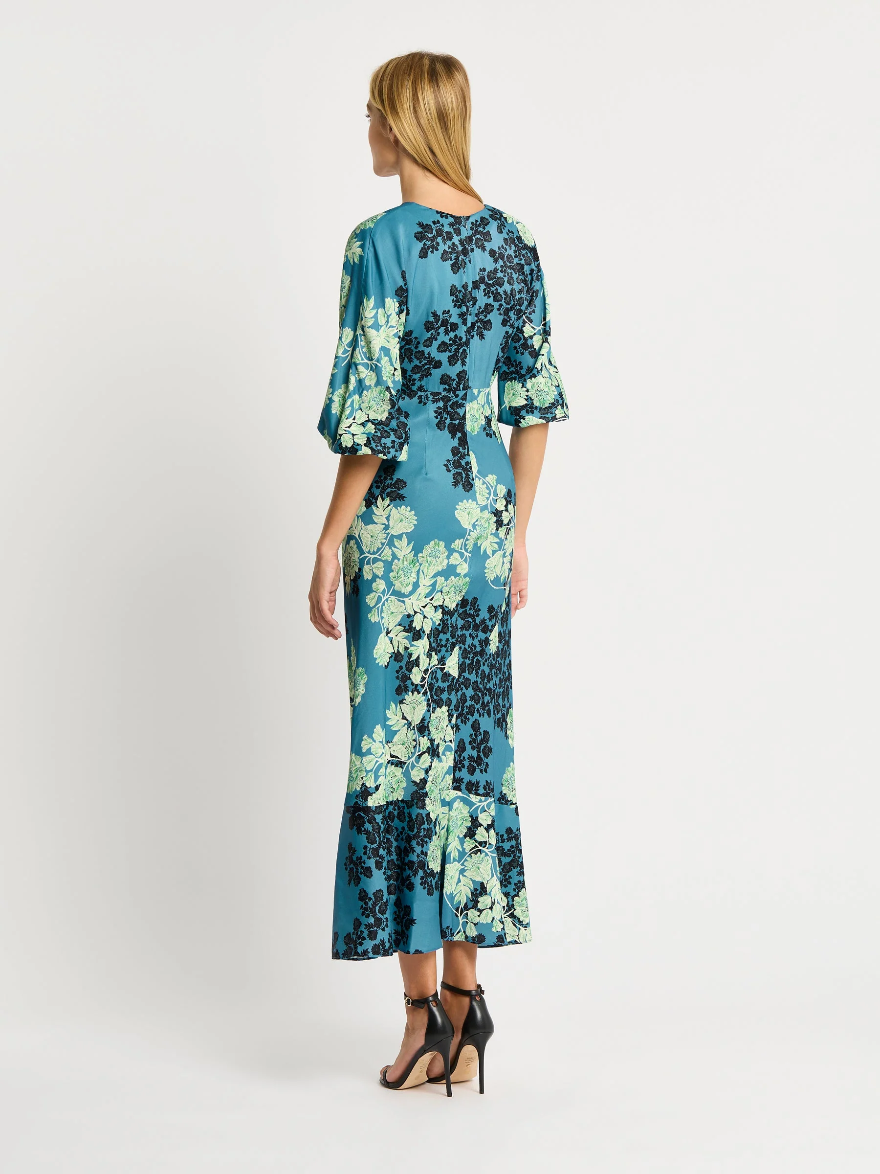 Moss & Spy Serenity V-Neck Dress - Image 8