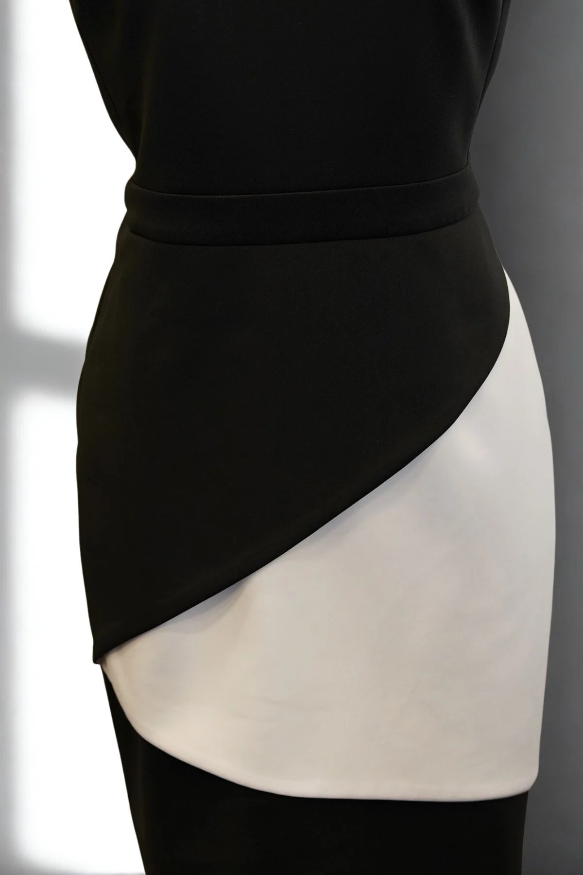 Mr K Monochrome Curve Mini Dress - Image 3