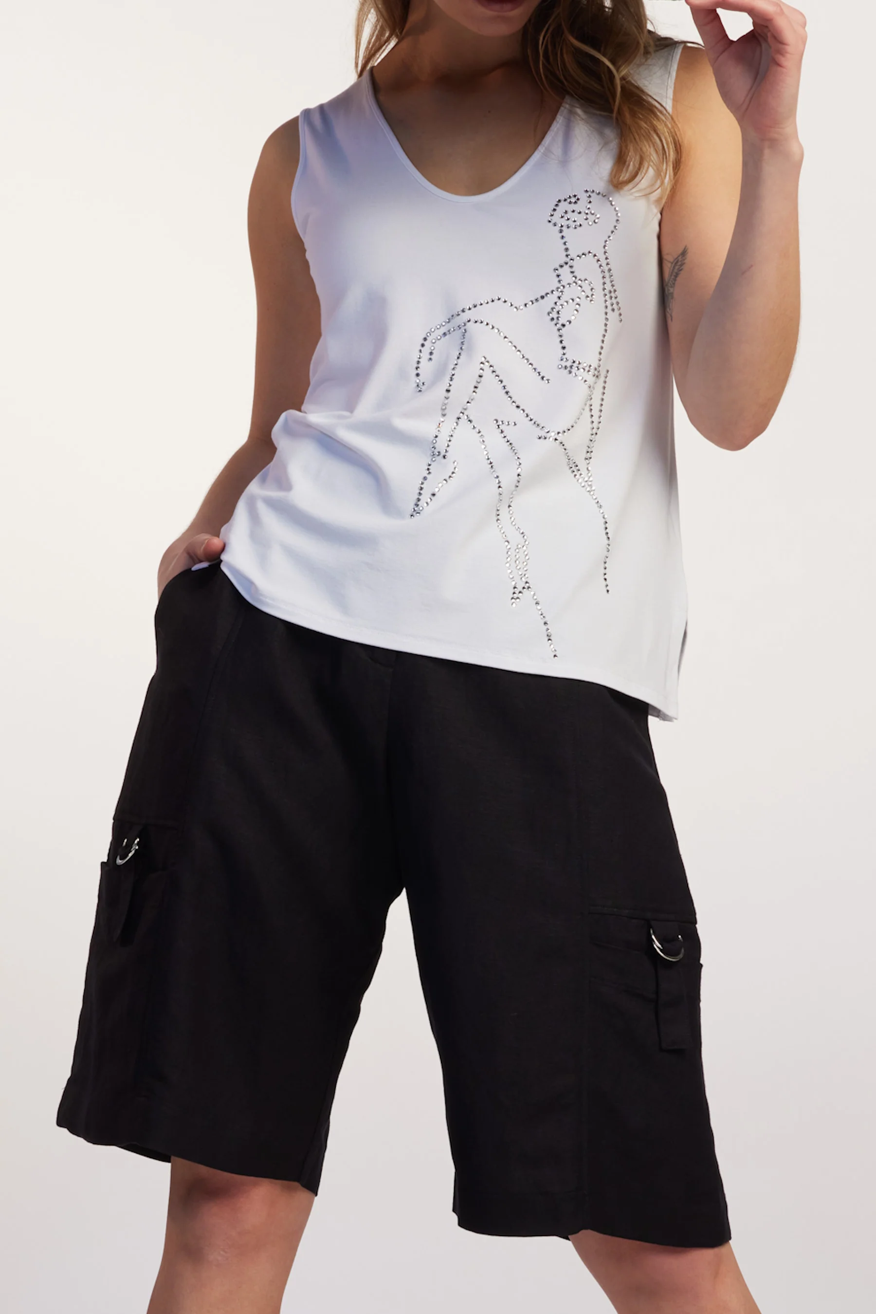 Paula Ryan Linen Bermuda Short - Black - Image 2