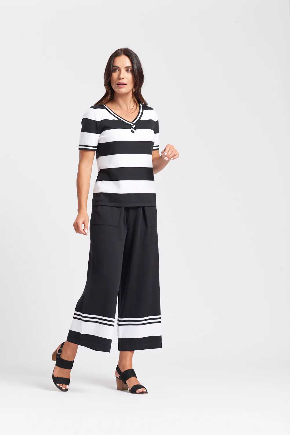S/S Wide Stripe V-Neck Top