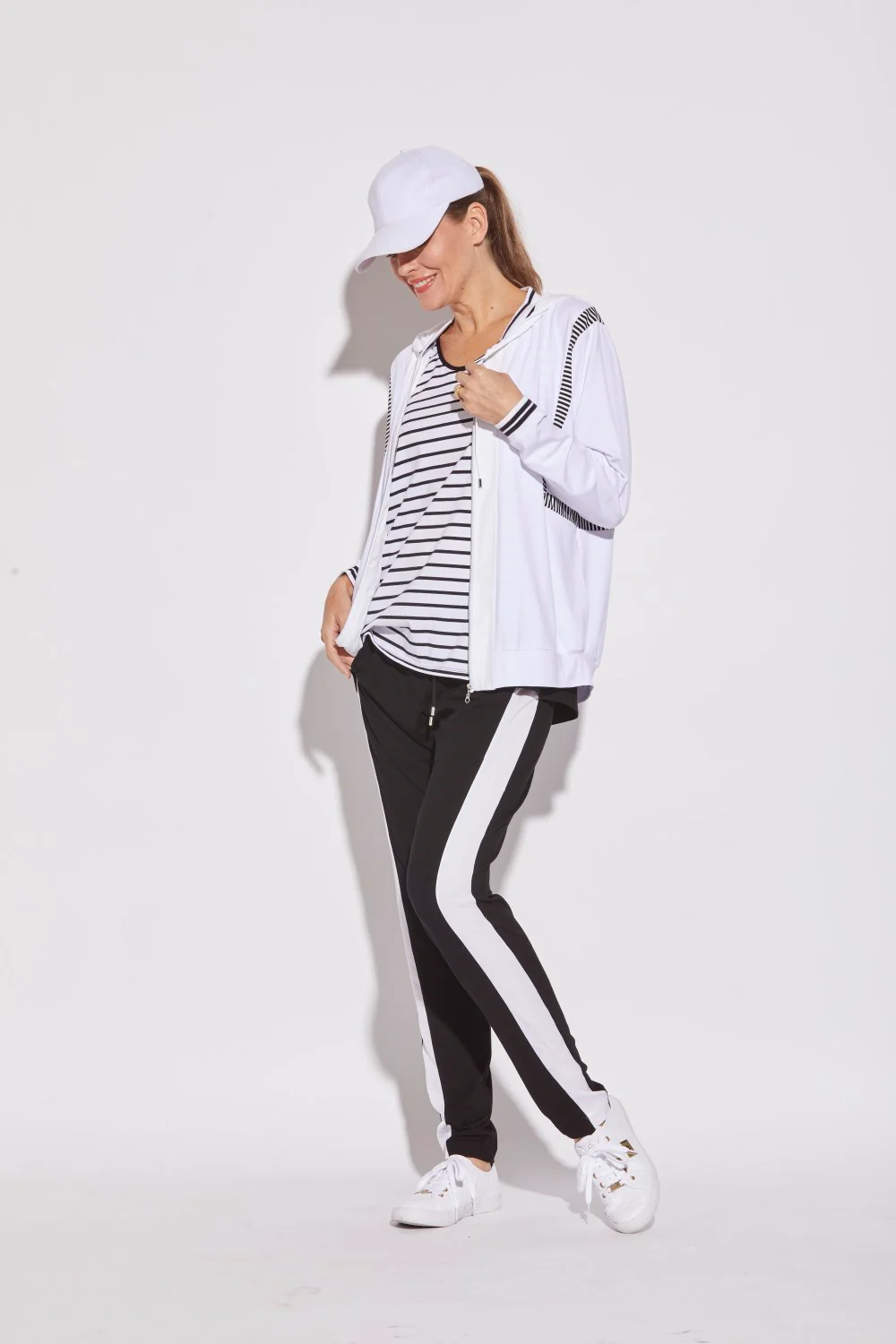 Side Panel Trackie - Image 4