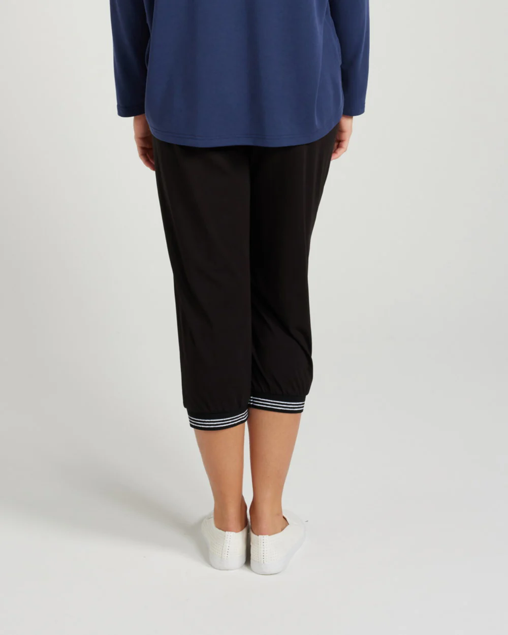 Zafina 3/4 Pant - Black - Image 2